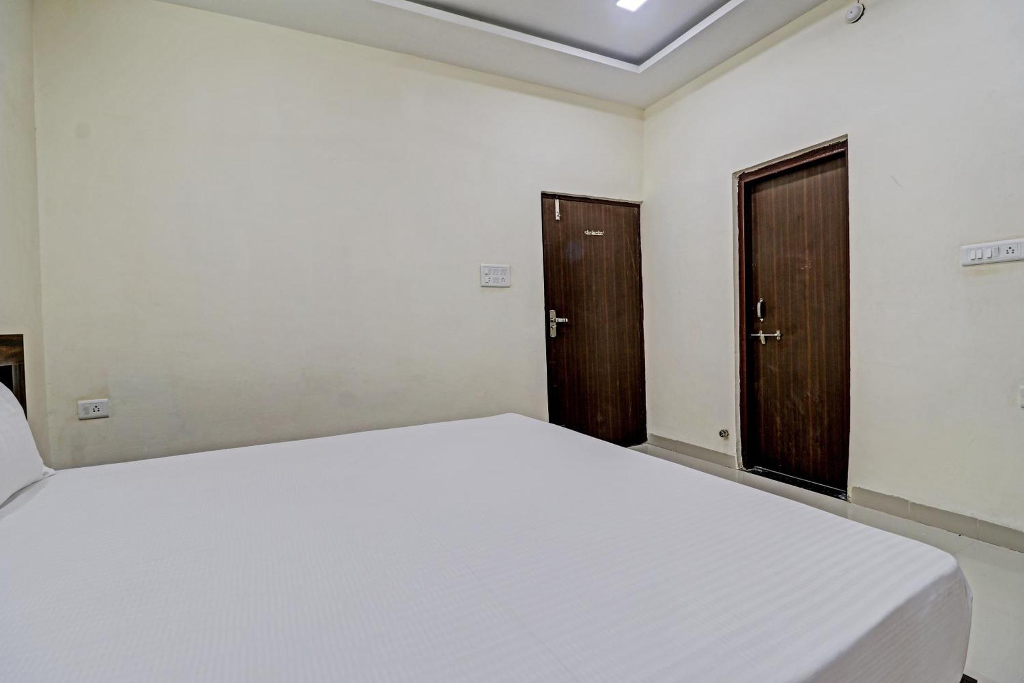 Super Hotel O Midway Treat Dhār エクステリア 写真