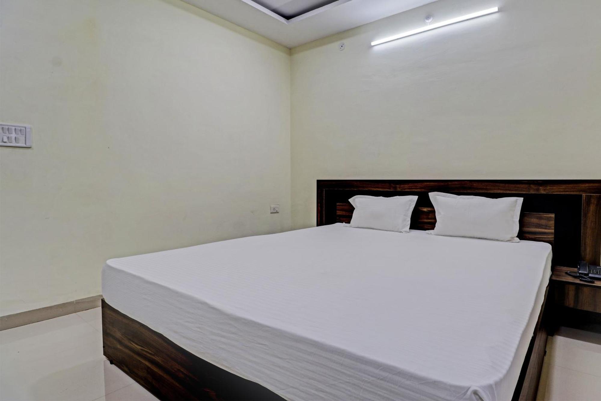 Super Hotel O Midway Treat Dhār エクステリア 写真